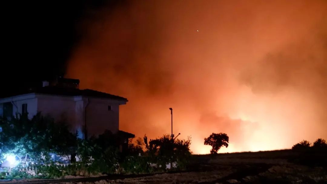 Edirne'de yangın kabusu! Alevler devasa boyutlara ulaştı...  Evler, ahırlar kül oldu! Ekipler zamanla yarışıyor! - Sayfa 10
