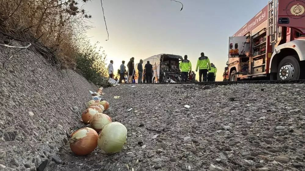 Anadolu Otoyolu’nda can pazarı: Yolcu otobüsü kamyona çarptı!  1 ölü 10 yaralı... - Sayfa 2