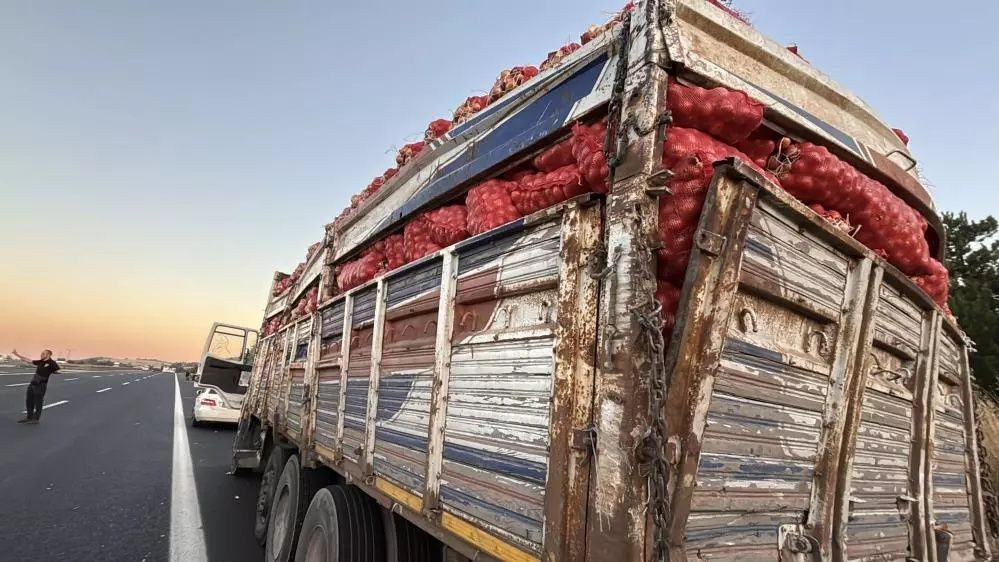 Anadolu Otoyolu’nda can pazarı: Yolcu otobüsü kamyona çarptı!  1 ölü 10 yaralı... - Sayfa 3