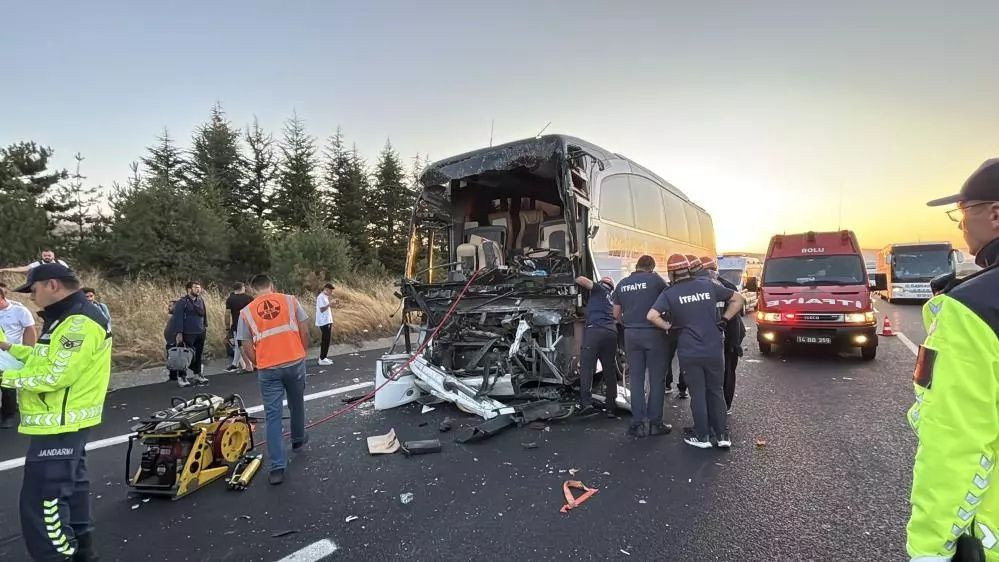 Anadolu Otoyolu’nda can pazarı: Yolcu otobüsü kamyona çarptı!  1 ölü 10 yaralı... - Sayfa 4