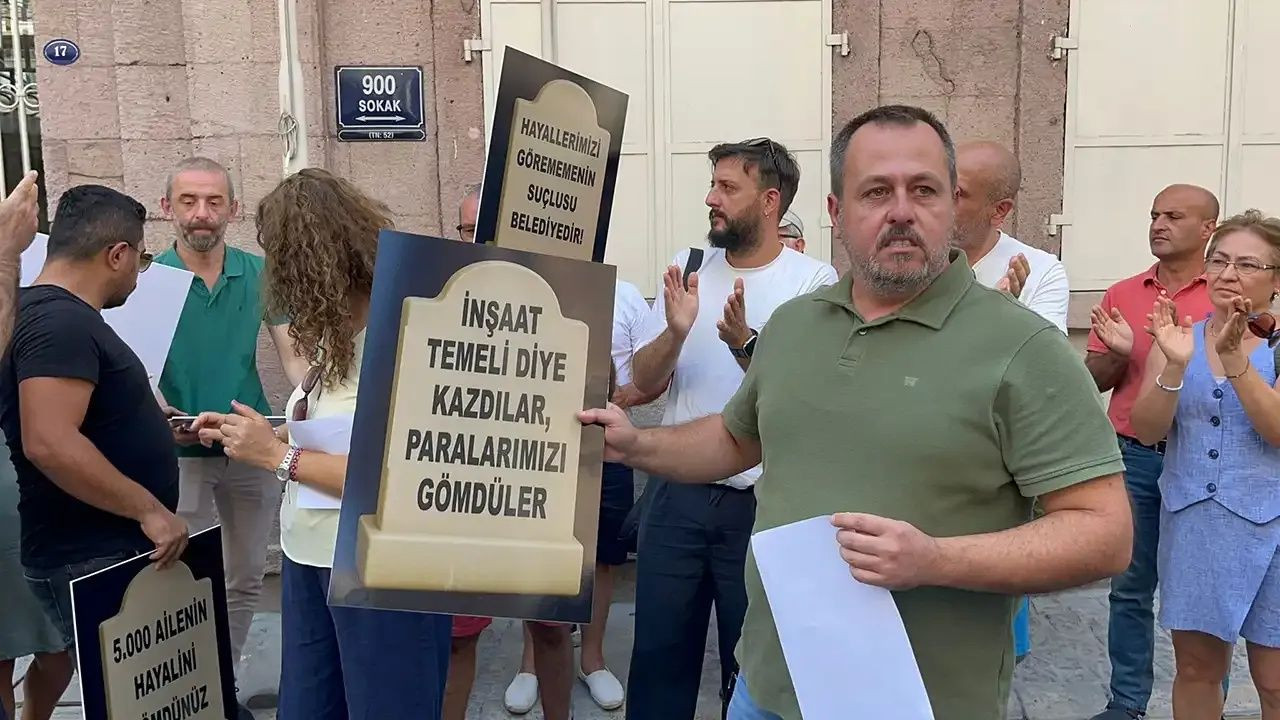 İzmir'de kooperatif mağdurlarından Cemil Tugay’a sert tepki: Depremde yaşanacak can kayıplarından bizzat sorumlu olacaksınız! - Sayfa 1