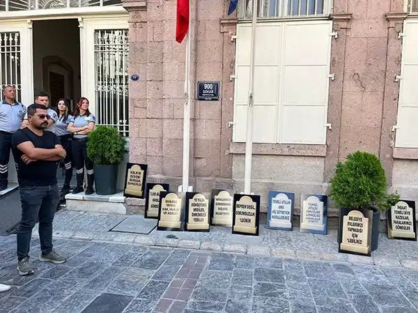 İzmir'de kooperatif mağdurlarından Cemil Tugay’a sert tepki: Depremde yaşanacak can kayıplarından bizzat sorumlu olacaksınız! - Sayfa 2