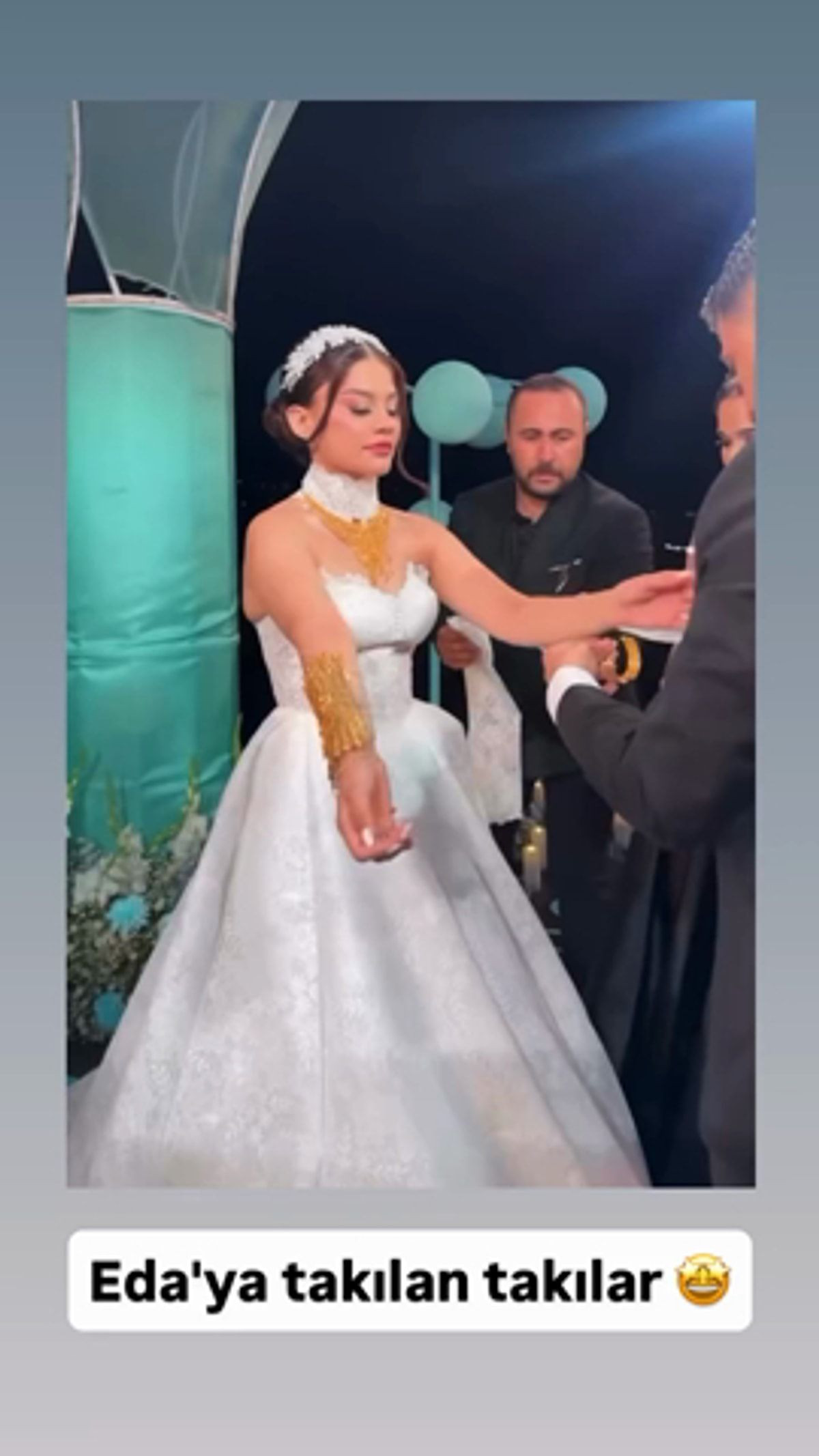 Burak Bulut ve Eda Sakız evlendi: Geline cam kutuda servet değerinde altın takıldı! Sosyal medyayı sallayan düğünden kareler... - Sayfa 3