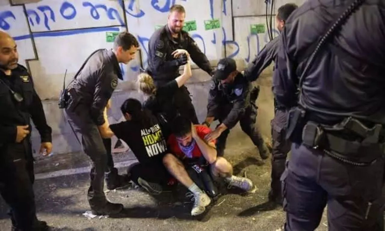 İsrail'de hayat durdu! Yeni işgal planı rehine ailerini ayağa kaldırdı! 32 kişi gözaltında - Sayfa 6