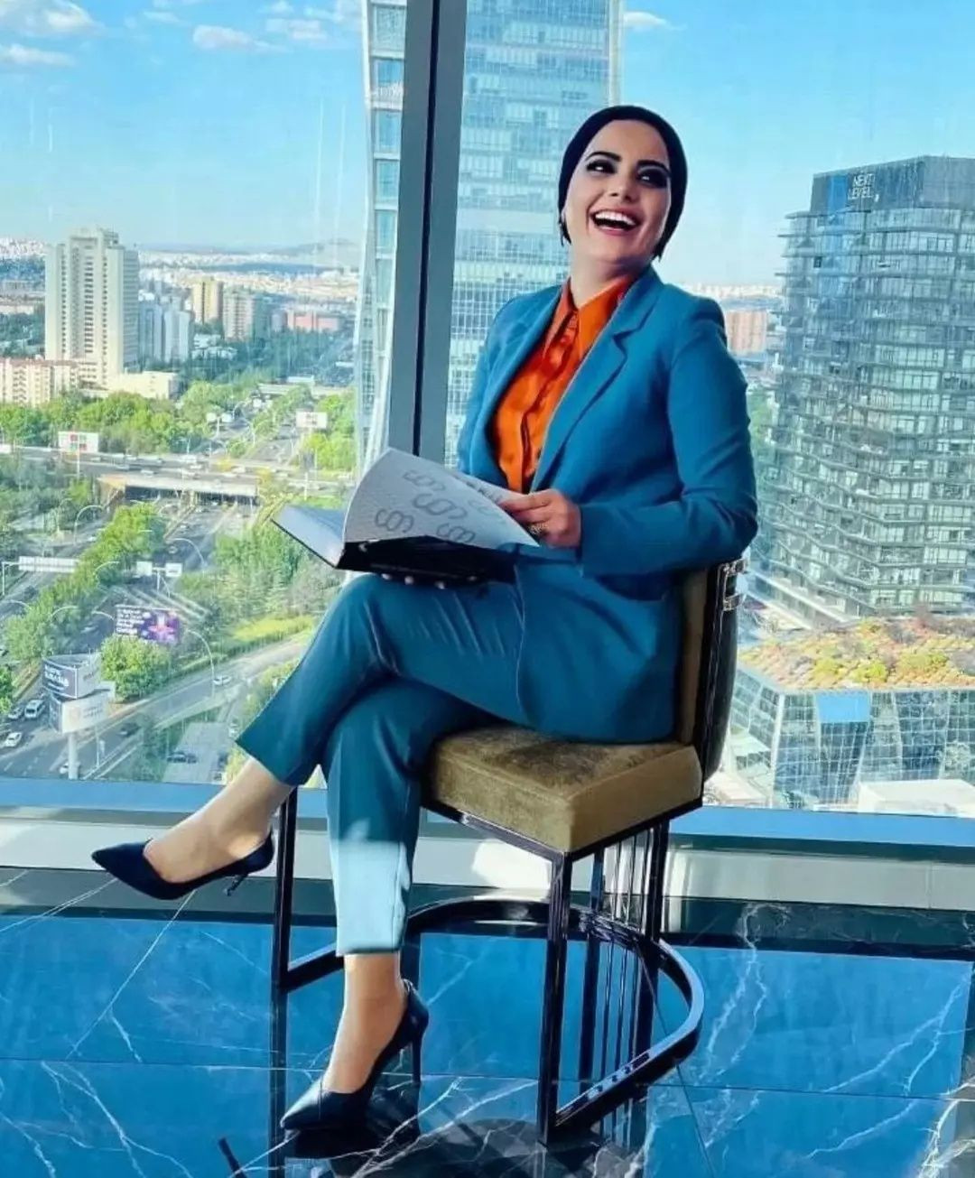 Altın varaklı masalar, kırmızı taht koltuklar… Cem Duman operasyonunda yeni perde: Akit TV yorumcusu avukat Semra Ilık da gözaltına alındı - Sayfa 4