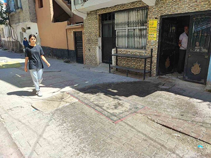 CHP’li Adana Büyükşehir Belediyesi'nde hizmet yok, vatandaşa çile çok! Yolu halıyla örttüler... - Sayfa 6