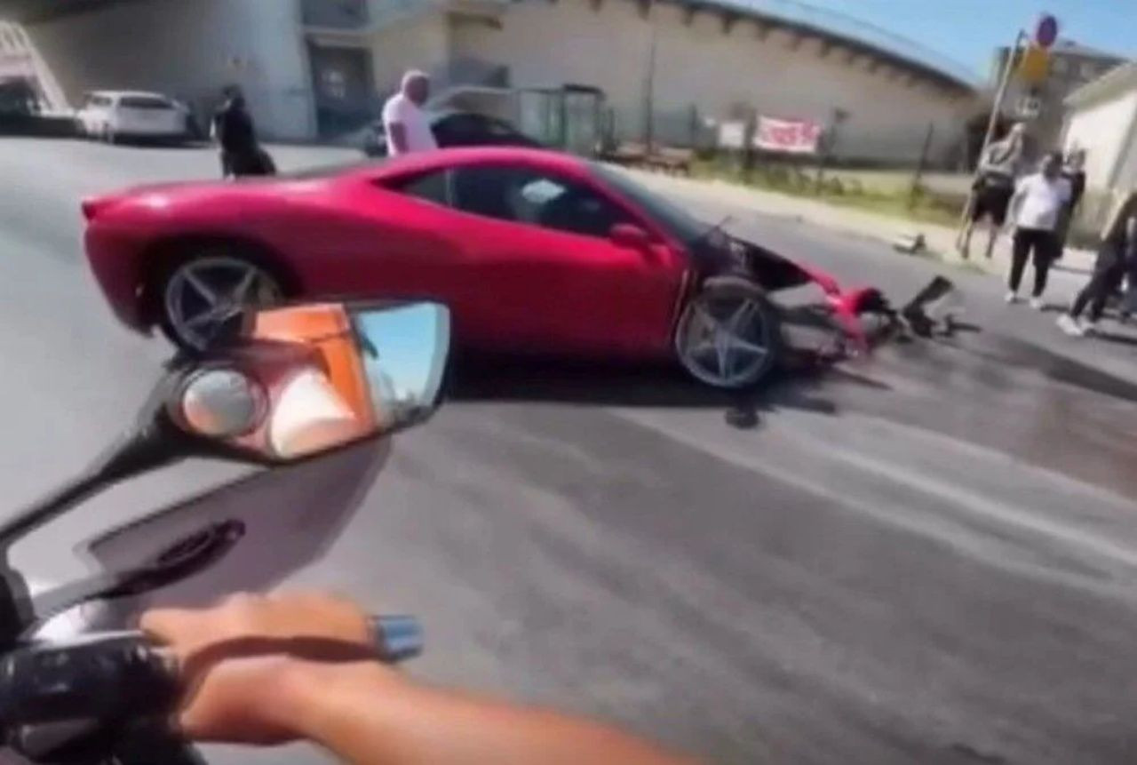 Kazalı Ferrari’ye sürpriz talip! Ünlü futbolcu satın aldı, fiyat şaşırttı - Sayfa 4