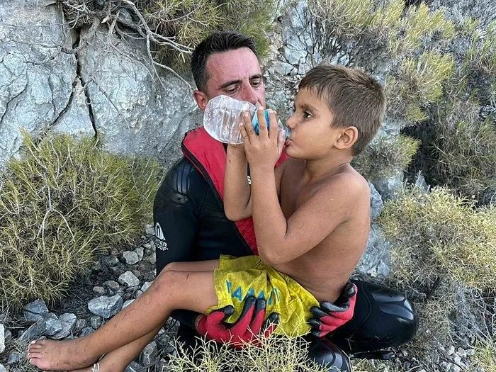 Muğla Milas'ta tekne faciası!  6 kişi yüzerek kurtuldu… Kayıp çocuklardan haber var! - Sayfa 4