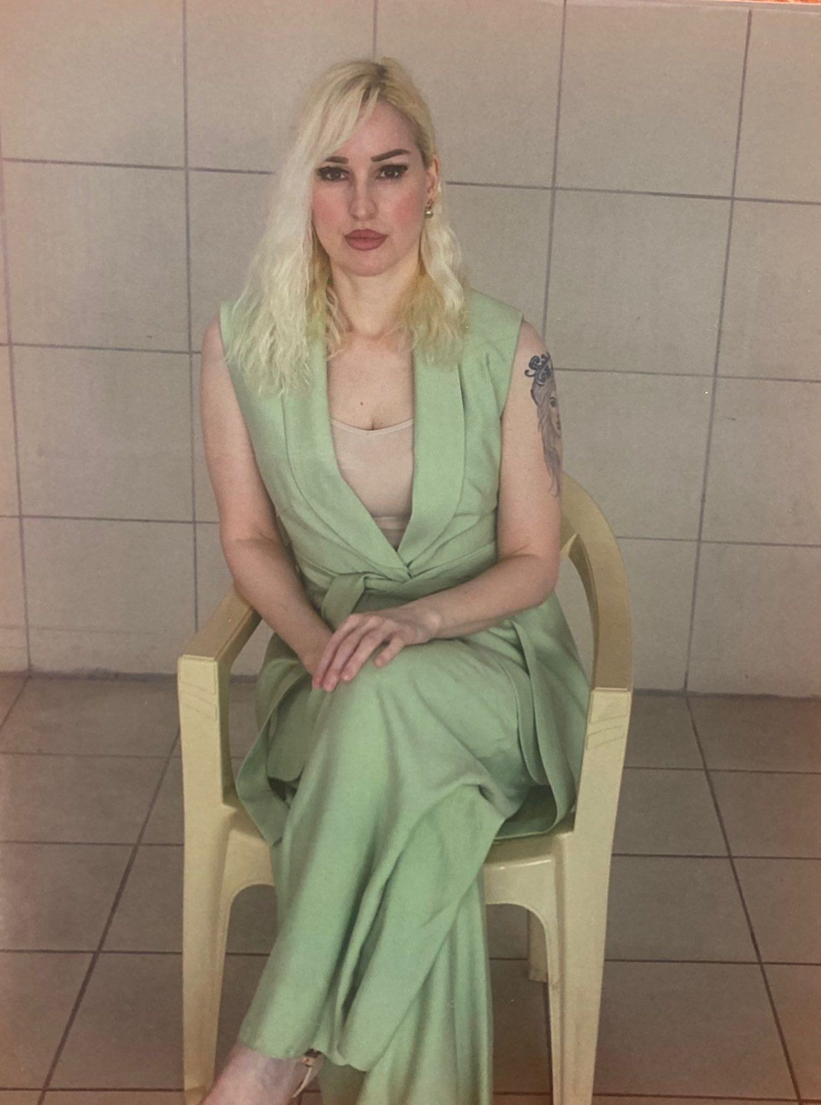 Lüks hayattan plastik sandalyeye... Adnan Oktar'ın baş kediciği Merve Büyükbayrak’ın cezaevi fotoğrafları paylaşıldı - Sayfa 3