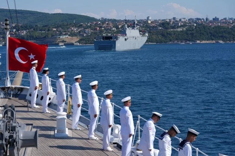 Mavi Vatan'da tarihi an! Atatürk’ün mirası yeniden denizlerde... Savarona ve TCG Anadolu Boğaz'dan yan yana geçiyor! - Sayfa 20