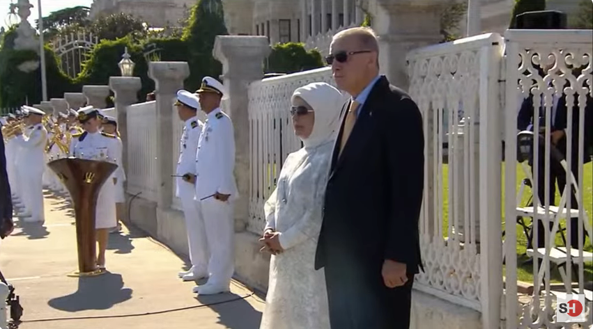 9 gemi tek yürek, Mavi Vatan coşkusu... Cumhurbaşkanı Erdoğan, Boğaz’daki geçit töreninde Savarona ve TCG Anadolu’yu selamladı - Sayfa 6