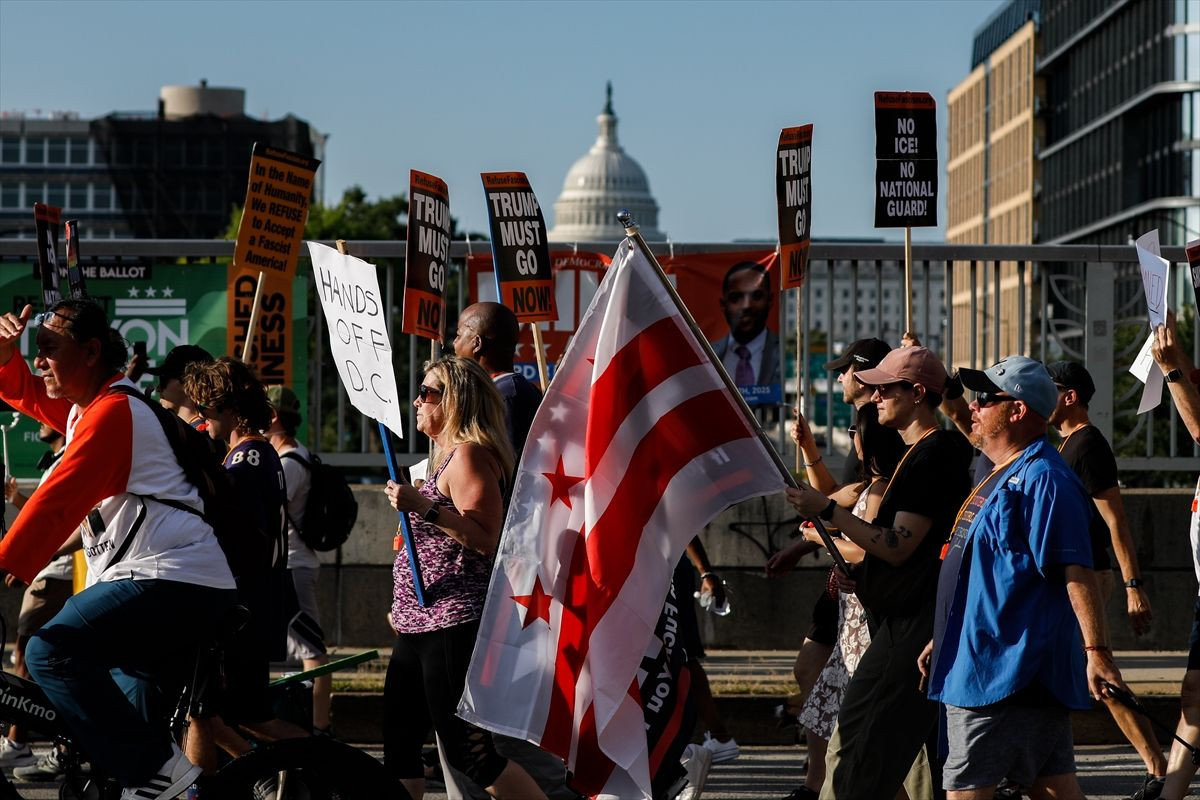 Washington’da “Ulusal Muhafızları istemiyoruz” protestosu! Trump’ın göçmen politikası öfke topladı - Sayfa 1