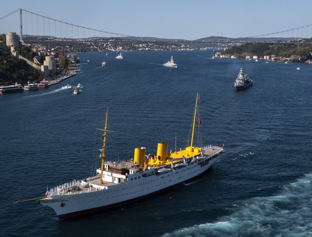 Mavi Vatan'da tarihi an! Atatürk’ün mirası yeniden denizlerde... Savarona ve TCG Anadolu Boğaz'dan yan yana geçiyor! - Sayfa 18