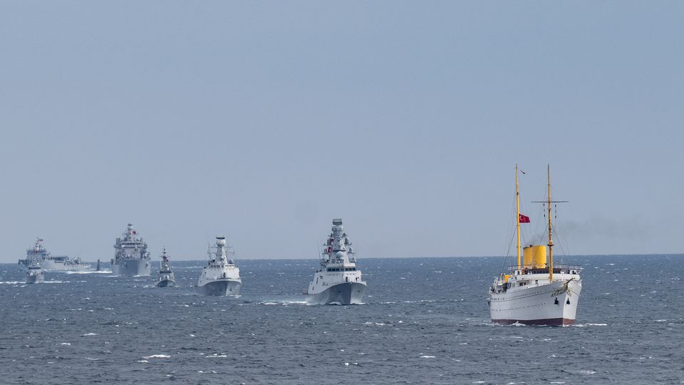 Mavi Vatan'da tarihi an! Atatürk’ün mirası yeniden denizlerde... Savarona ve TCG Anadolu Boğaz'dan yan yana geçiyor! - Sayfa 4