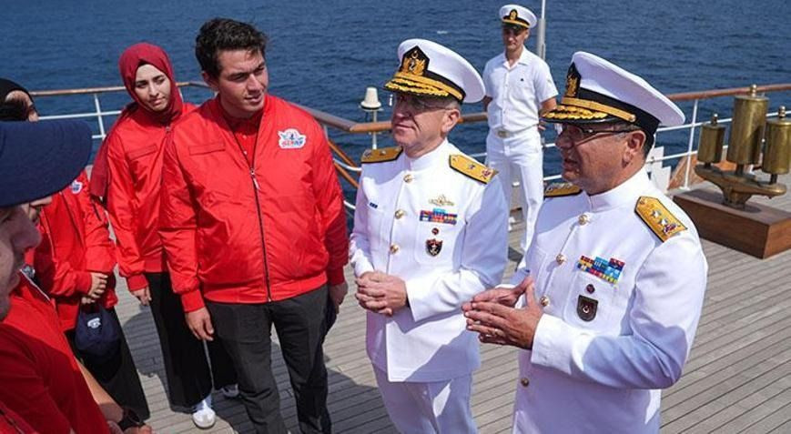 Mavi Vatan'da tarihi an! Atatürk’ün mirası yeniden denizlerde... Savarona ve TCG Anadolu Boğaz'dan yan yana geçiyor! - Sayfa 9