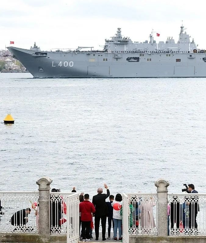 Mavi Vatan'da tarihi an! Atatürk’ün mirası yeniden denizlerde... Savarona ve TCG Anadolu Boğaz'dan yan yana geçiyor! - Sayfa 13