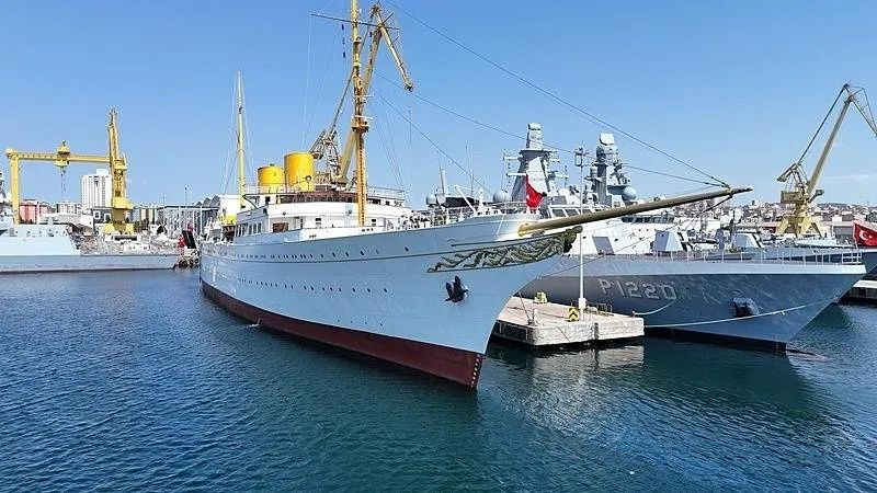 Mavi Vatan'da tarihi an! Atatürk’ün mirası yeniden denizlerde... Savarona ve TCG Anadolu Boğaz'dan yan yana geçiyor! - Sayfa 16