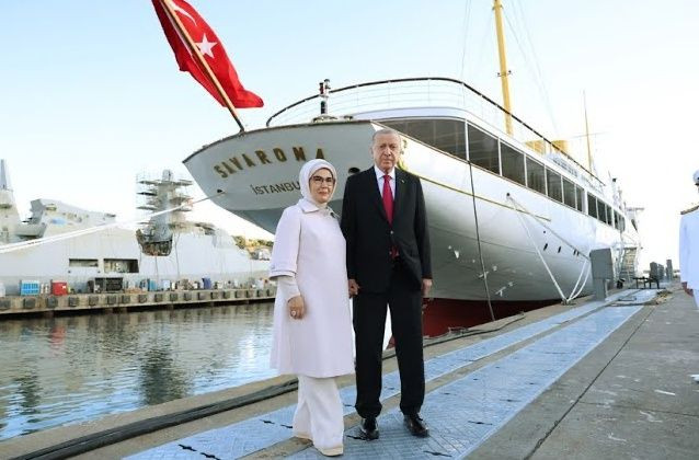 Mavi Vatan'da tarihi an! Atatürk’ün mirası yeniden denizlerde... Savarona ve TCG Anadolu Boğaz'dan yan yana geçiyor! - Sayfa 1