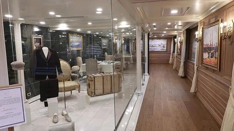 Mavi Vatan'da tarihi an! Atatürk’ün mirası yeniden denizlerde... Savarona ve TCG Anadolu Boğaz'dan yan yana geçiyor! - Sayfa 14