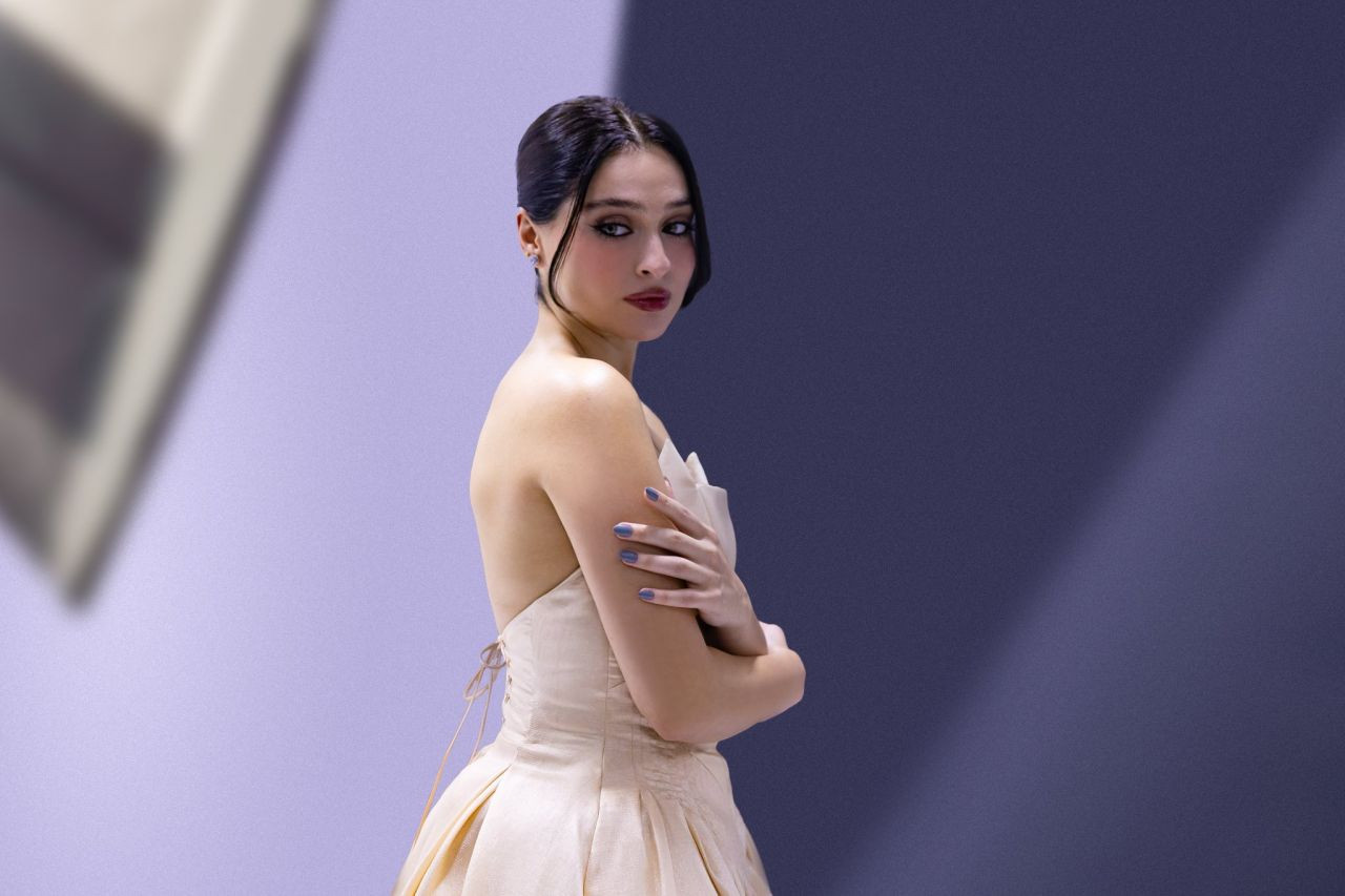 Cemre Baysel'in yeni imajı olay yarattı: Güller ve Günahlar dizisi için saçlarını simsiyah yaptı! - Sayfa 5