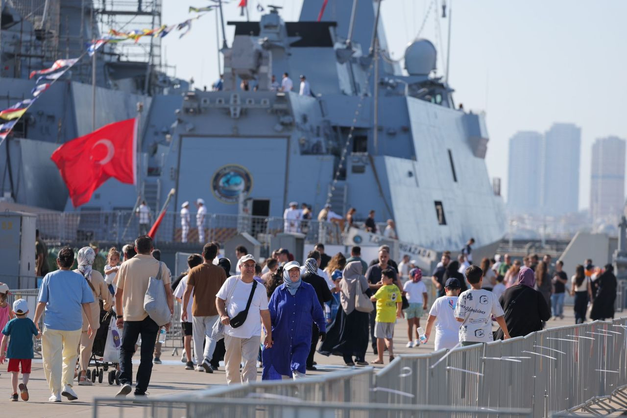 TEKNOFEST Mavi Vatan'ın, ikinci gününde vatandaşlardan yoğun ilgi - Sayfa 1