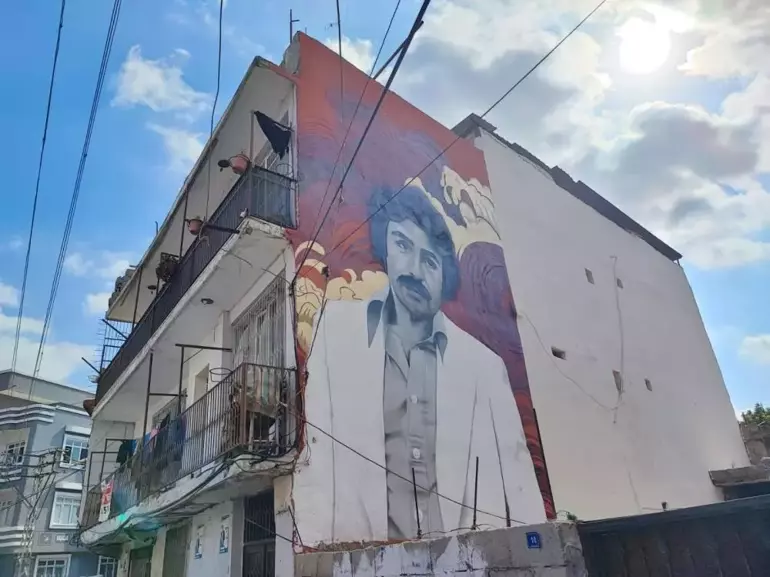 Ferdi Tayfur ve Müslüm Gürses'e vefa! Büyüdükleri mahalleye portreleri çizildi - Sayfa 4