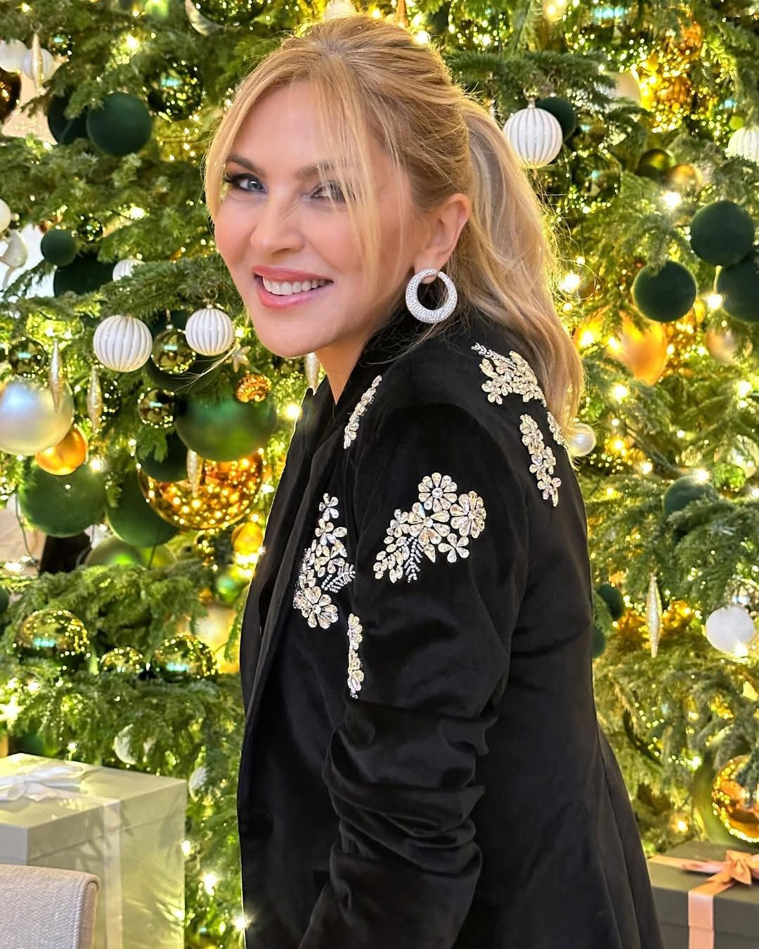 Ayrılık haberini en son o duymuş! Hande Erçel ve oğlu Hakan Sabancı'nın ilişkisinin bitmesinde payı olduğu iddia edilen Arzu Sabancı'dan olay yorum! - Sayfa 6