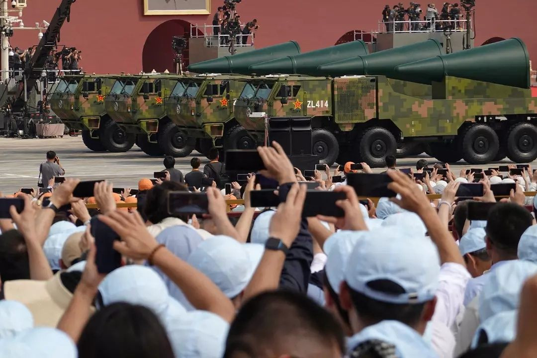 Çin şovunu yaptı... Üçlü ittifak ABD’ye meydan okuyor! Trump'tan dünya gündemine oturan kareye tepki: ABD'ye karşı komplo! - Sayfa 3