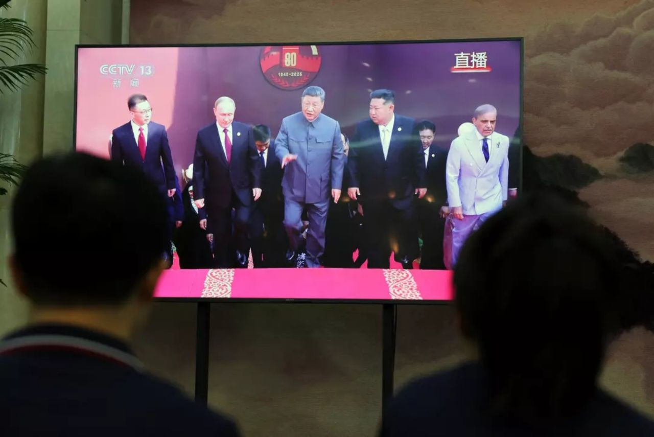 Çin şovunu yaptı... Üçlü ittifak ABD’ye meydan okuyor! Trump'tan dünya gündemine oturan kareye tepki: ABD'ye karşı komplo! - Sayfa 1