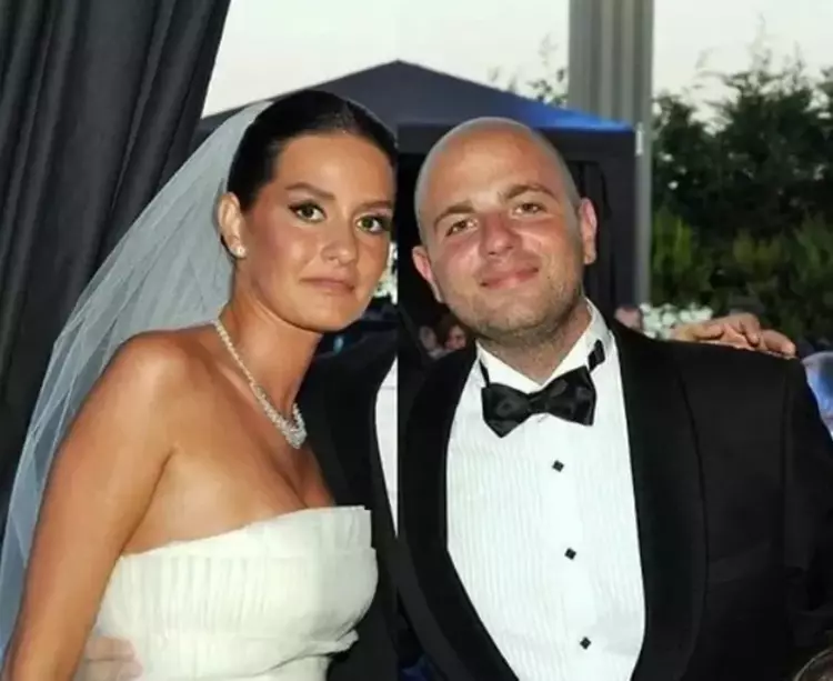 Yasemin Özilhan ile İzzet Özilhan resmen boşandı! Aldatma iddialarına yanıt geldi - Sayfa 1