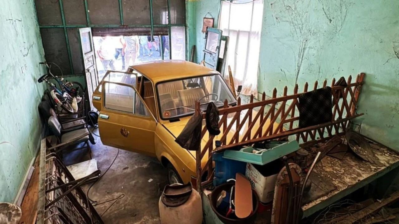 44 yıldır garajda saklıyordu! Fiat lisanslı Zastava dudak uçuklatan fiyata satıldı - Sayfa 1