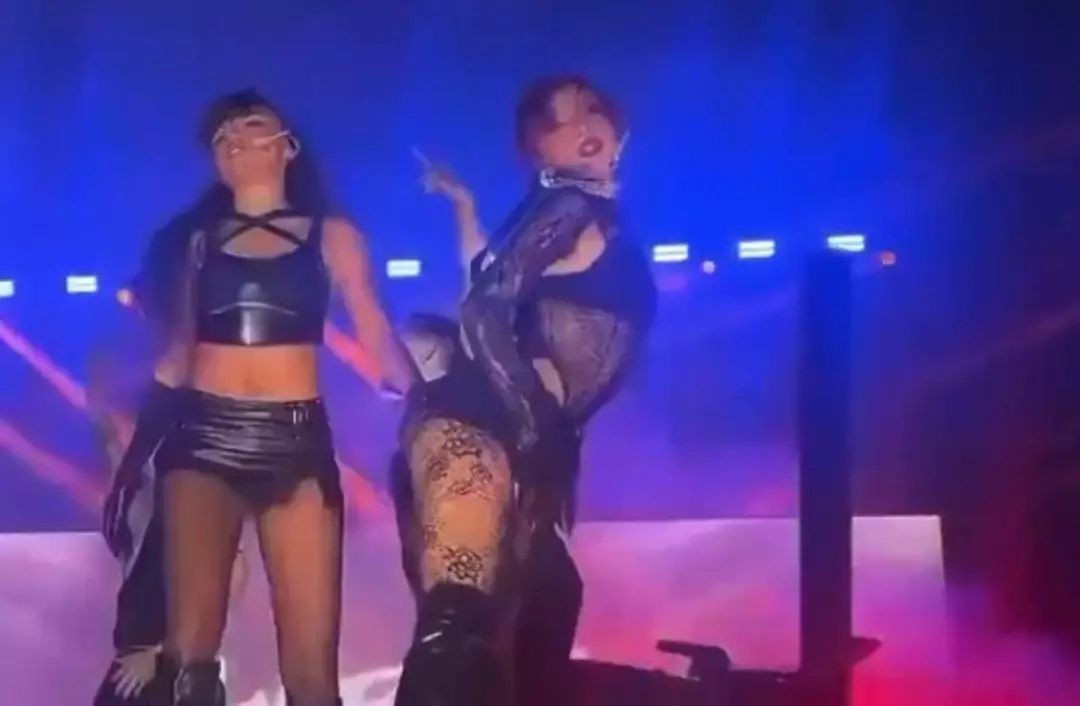 Manifest’in ilk +18 konseri tartışma yarattı: 12 bin kişi izledi, sosyal medya ayağa kalktı! Soruşturma başlatıldı - Sayfa 6