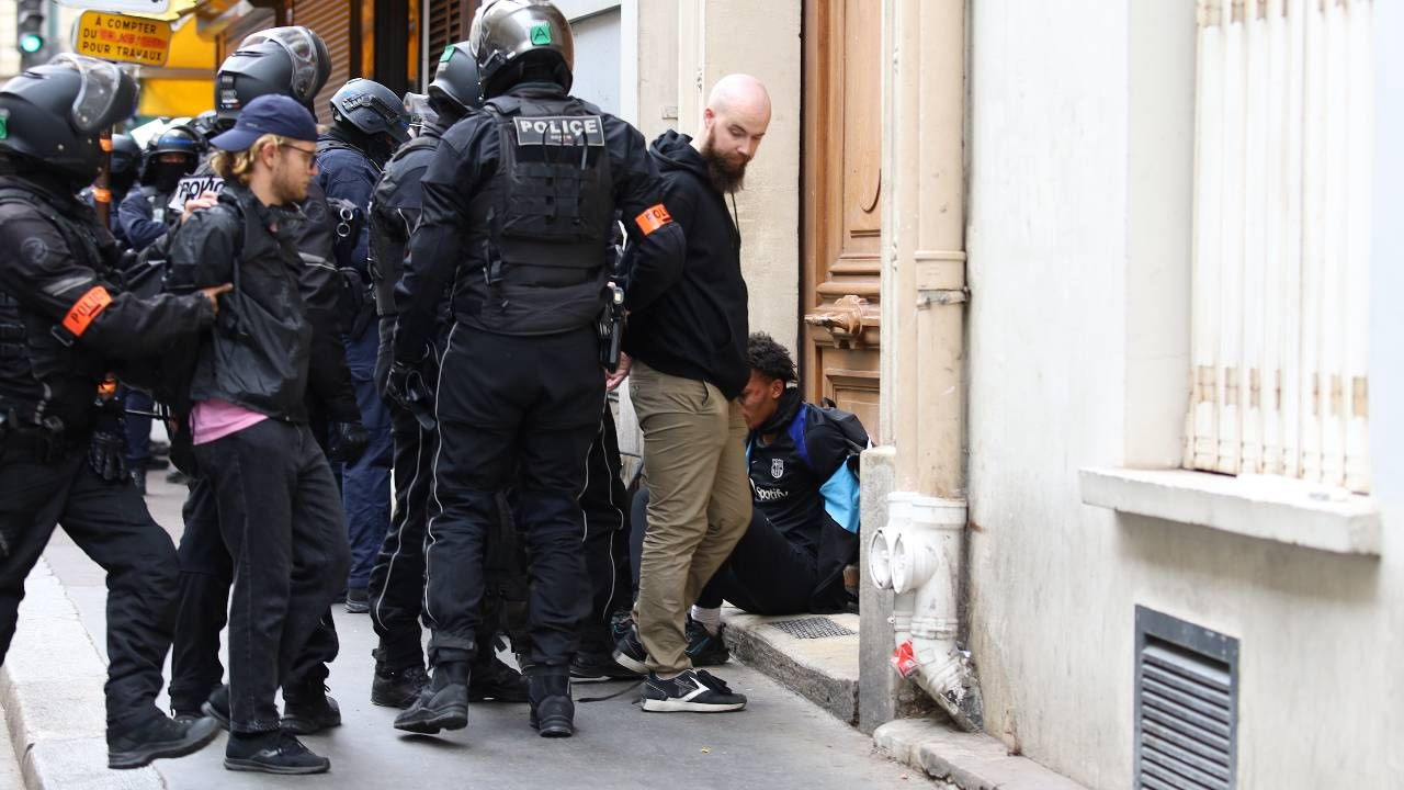 Paris’te olaylar büyüyor! “Her Şeyi Durduralım” eylemlerinde polis müdahalesi: 200 Gözaltı - Sayfa 3