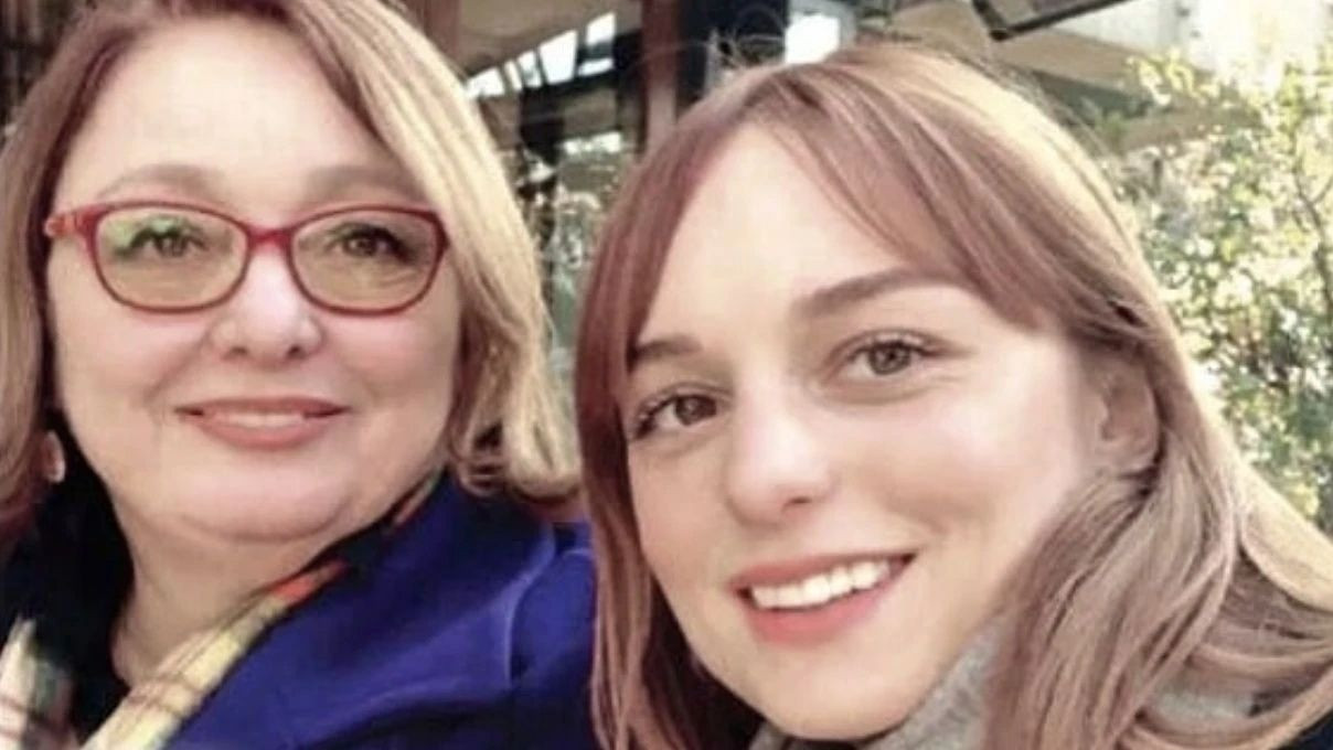 Nilperi Şahinkaya intihar mı etti? Annesinin ölümünün ardından “Beni affedin dayanamıyorum” notu paylaştı, saniyeler sonra sildi! Haber alınamıyor... - Sayfa 6