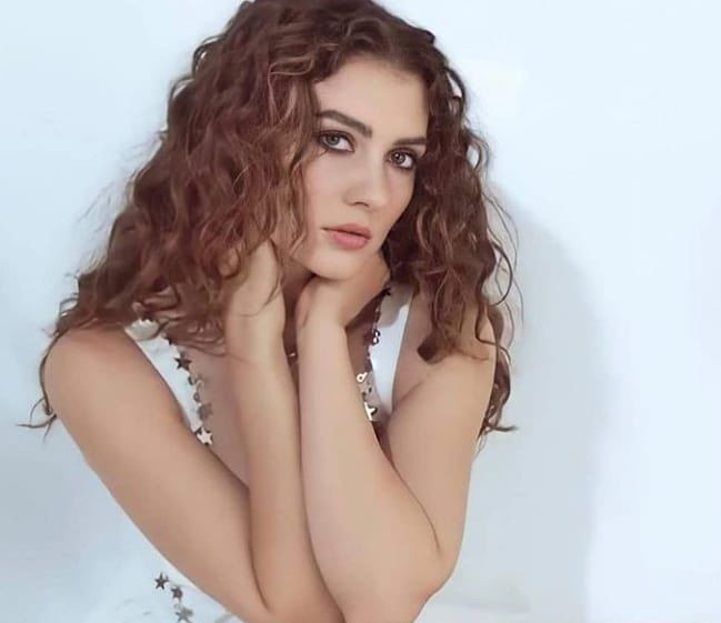 Burcu Özberk'ten yurt dışından gelip Türkiye'yi kötüleyen arkadaşlarına tepki! - Sayfa 4