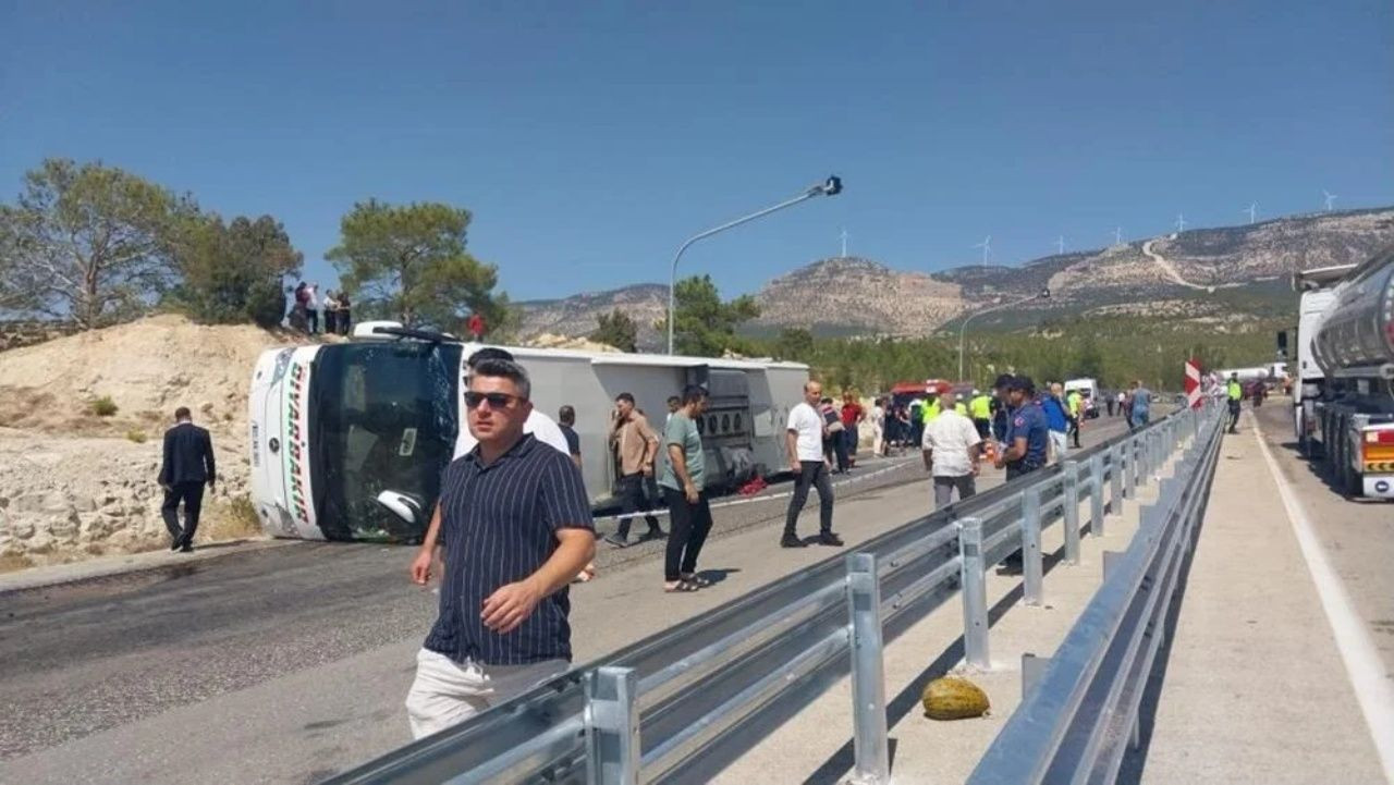 Mersin’de “ölüm virajı"nda korkunç kaza! 3 ölü, 6 yaralı - Sayfa 1