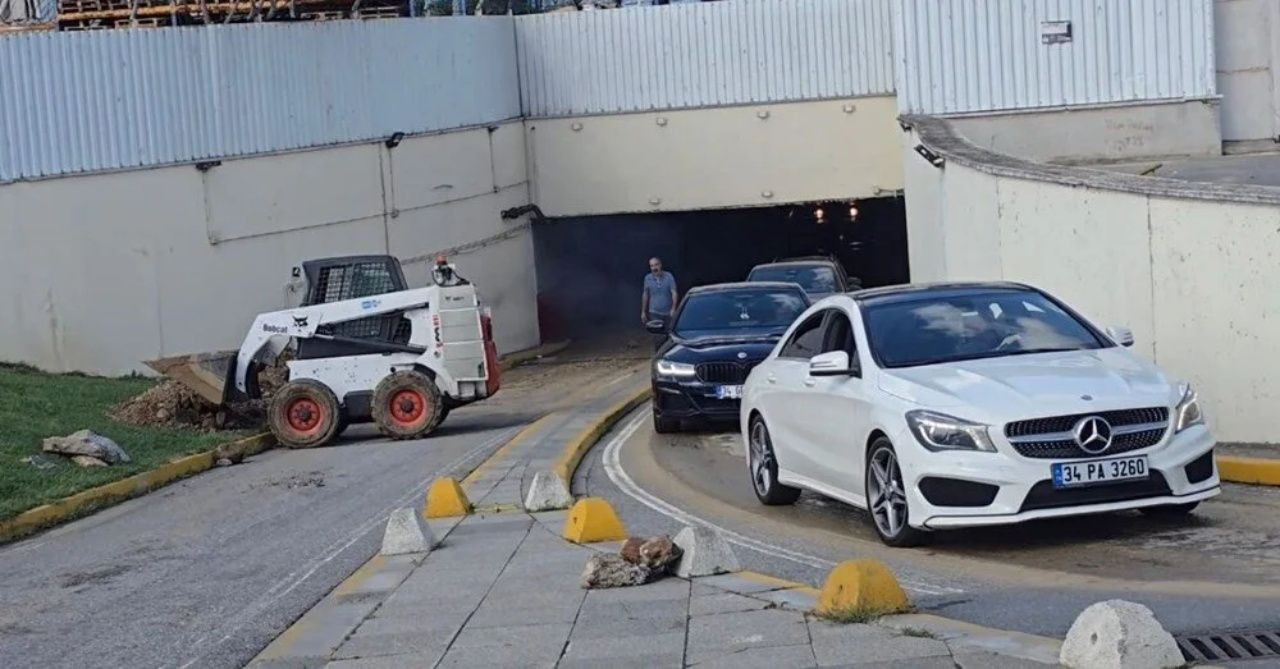 AVM otoparkı göle döndü! Kadıköy’de su borusu patladı - Sayfa 1