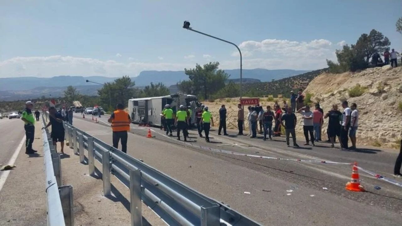 Mersin’de “ölüm virajı"nda korkunç kaza! 3 ölü, 6 yaralı - Sayfa 3