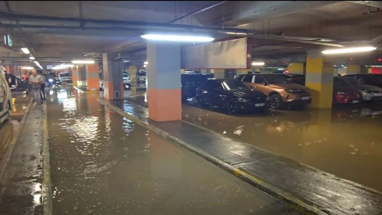 AVM otoparkı göle döndü! Kadıköy’de su borusu patladı - Sayfa 5
