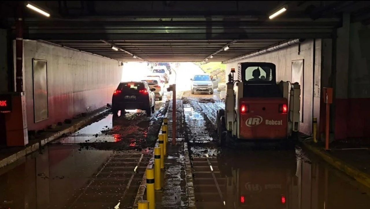 AVM otoparkı göle döndü! Kadıköy’de su borusu patladı - Sayfa 7