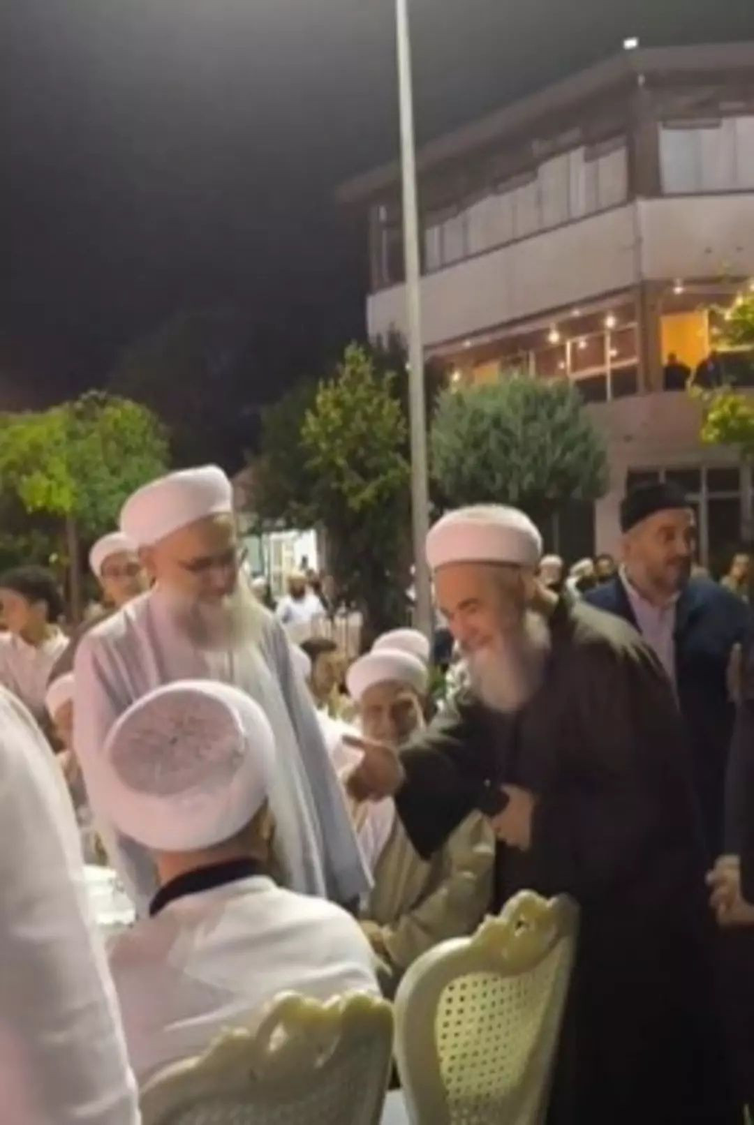 Cübbeli Ahmet’in oğlu evlendi: Düğünden dikkat çeken kareler! Sosyal medyada gündem oldu - Sayfa 6