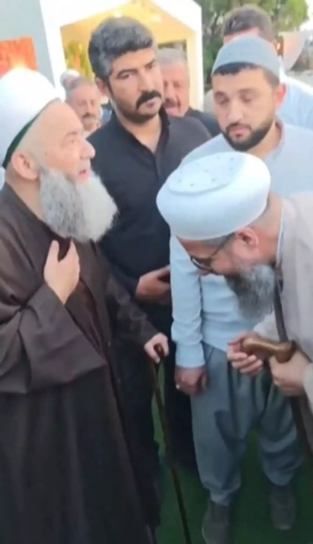 Cübbeli Ahmet’in oğlu evlendi: Düğünden dikkat çeken kareler! Sosyal medyada gündem oldu - Sayfa 5