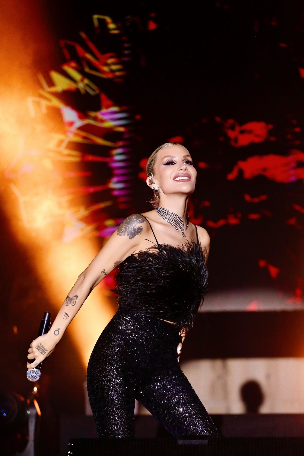 İrem Derici kafasındaki 40 dikişle sahneye çıktı - Sayfa 2