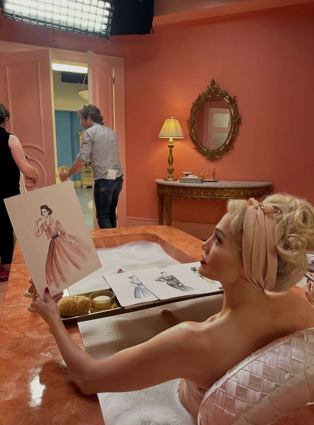 Jennifer Lopez, yeni rolü için imaj değiştirdi! Saçlarını sarıya boyattı - Sayfa 4