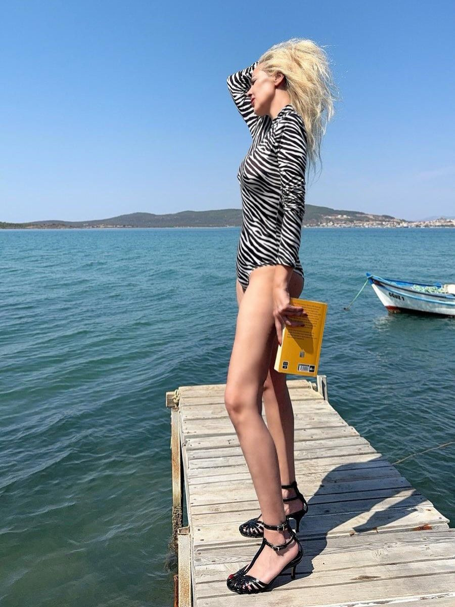 Hülya Avşar'ın kardeşi Helin Avşar, filtresiz pozunu paylaştı! 'Tanıyamadım' yorumuna sinirlendi - Sayfa 5