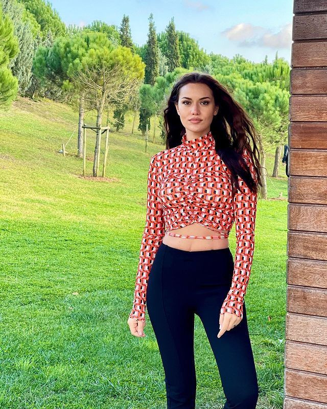 Burak Özçivit lüks araçlarını ve evlerini zararına satıyor! Akıllara iki soru geldi: Boşanacak mı, ülkeyi terk mi edecek? - Sayfa 11