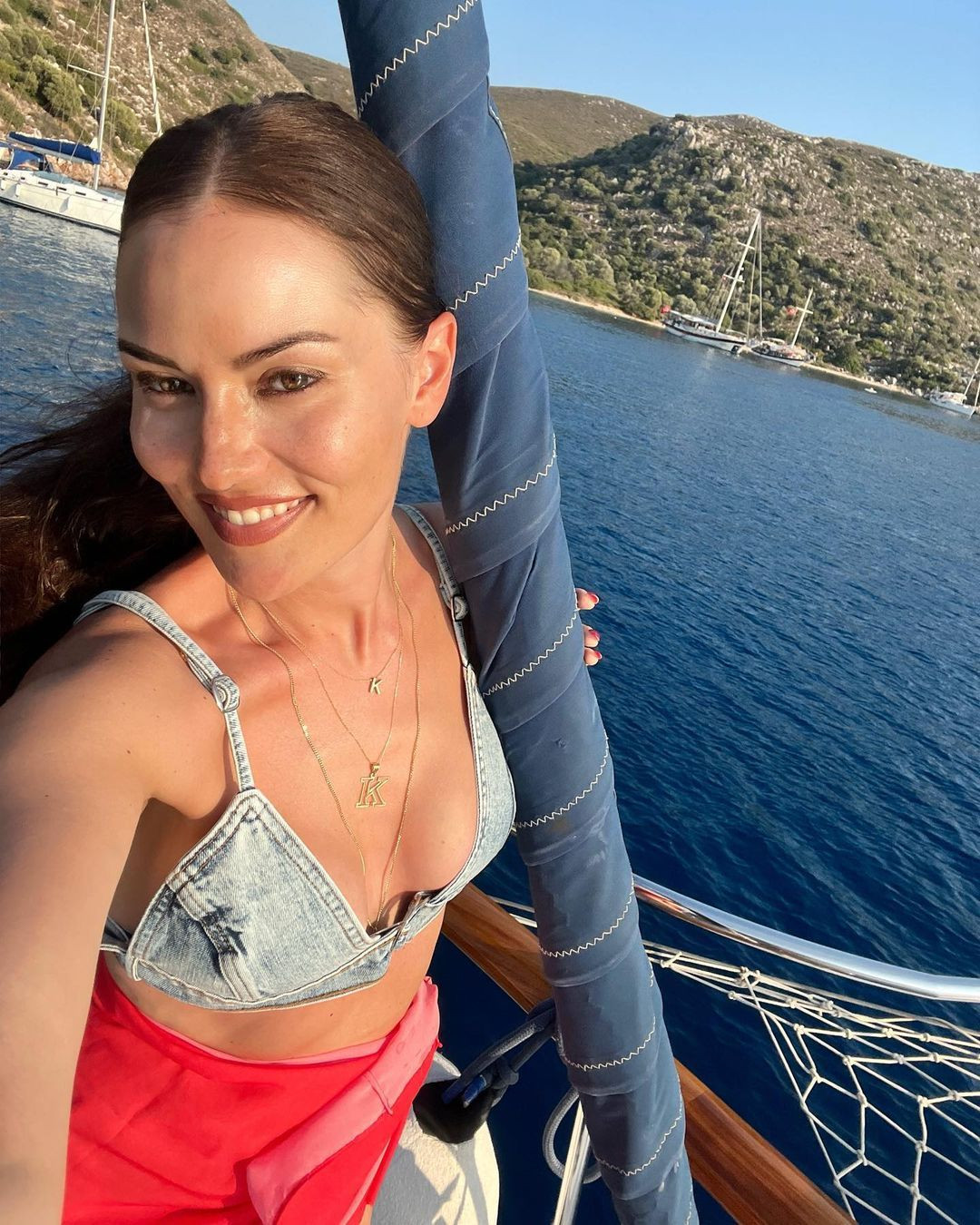 Burak Özçivit lüks araçlarını ve evlerini zararına satıyor! Akıllara iki soru geldi: Boşanacak mı, ülkeyi terk mi edecek? - Sayfa 14