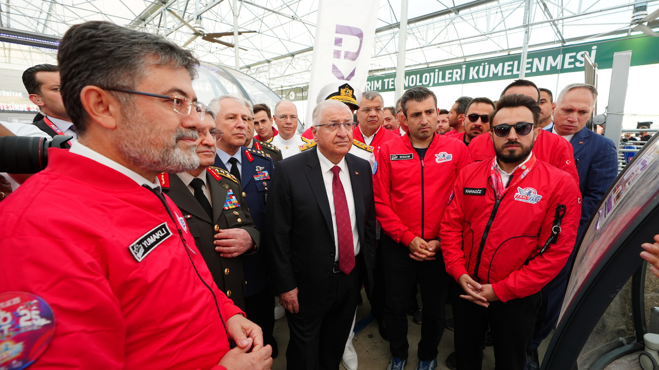 TEKNOFEST, Türkiye’nin yerli üretim gücünü gözler önüne sermeye devam ediyor! İstanbullular, alana akın etti! - Sayfa 1