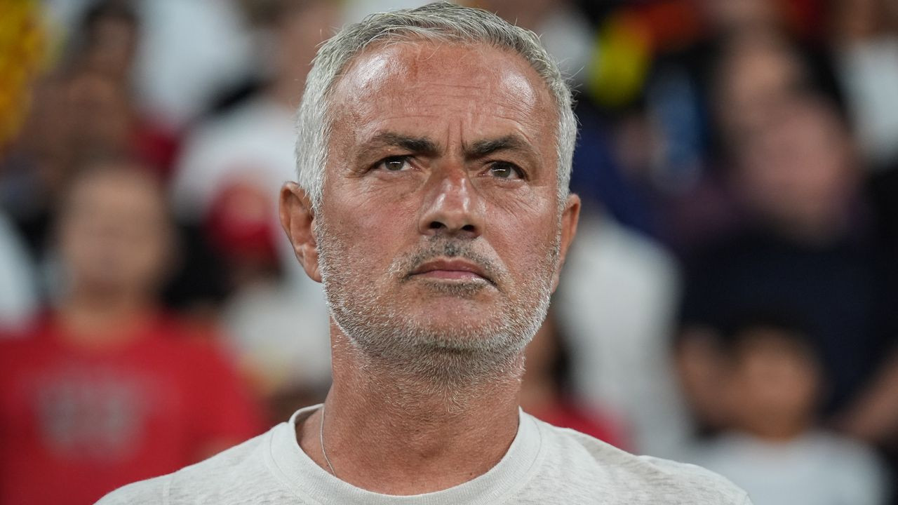 Gündemi sarsacak iddia: "Jose Mourinho Fenerbahçe'deyken Benfica ile otelde gizlice görüştü! Elenmek üzere planlar yaptı" - Sayfa 6