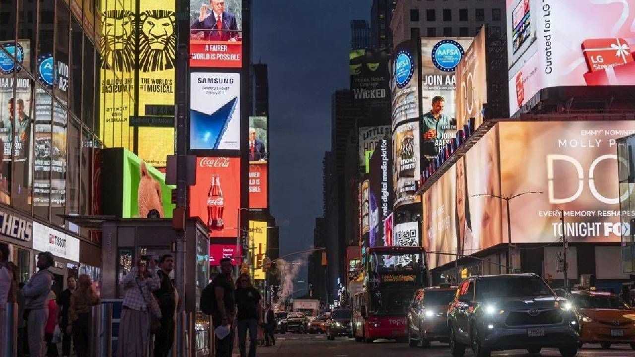 Filistin tepkisi gündemdeydi! “Daha adil bir dünya mümkün” sözleri Times Meydanı’nda - Sayfa 1